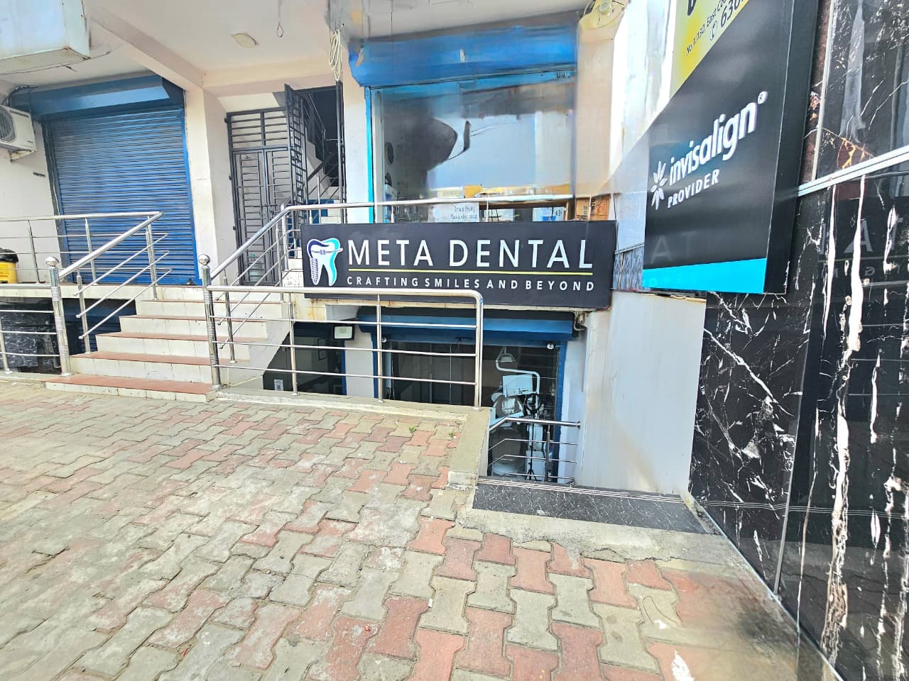 Street view of META DENTAL with its entrance and signboards