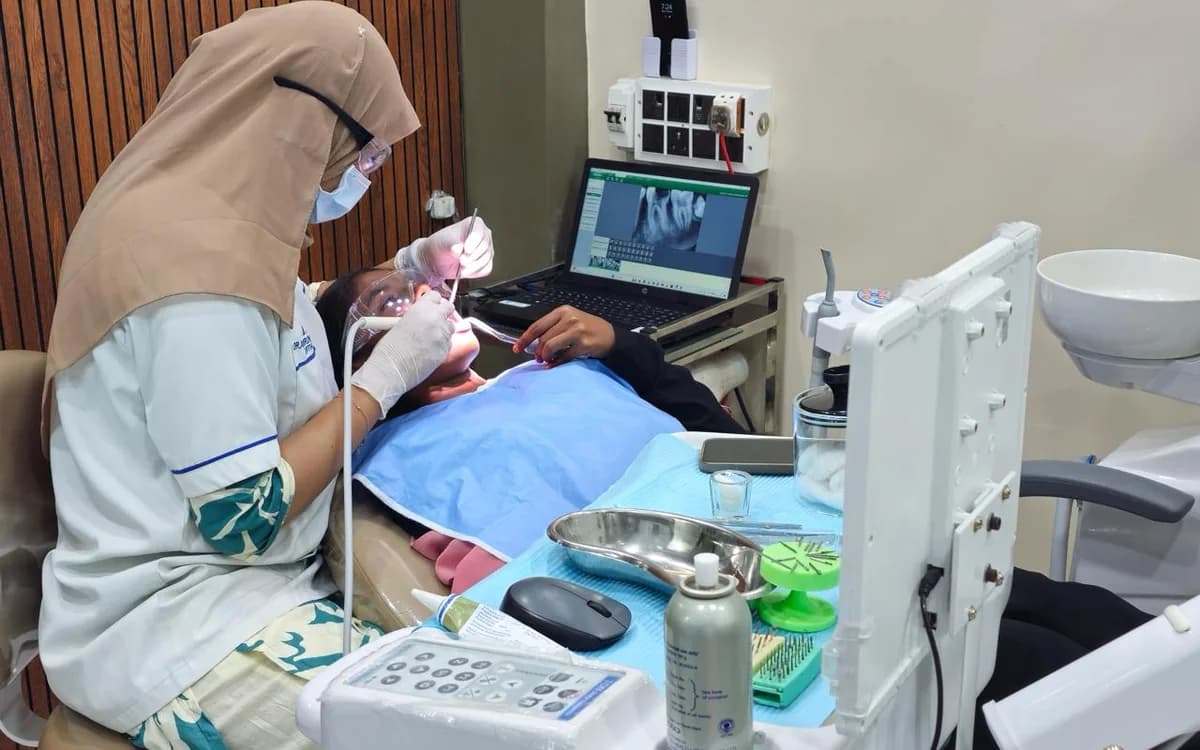 Personal dental consultation in a modern clinic