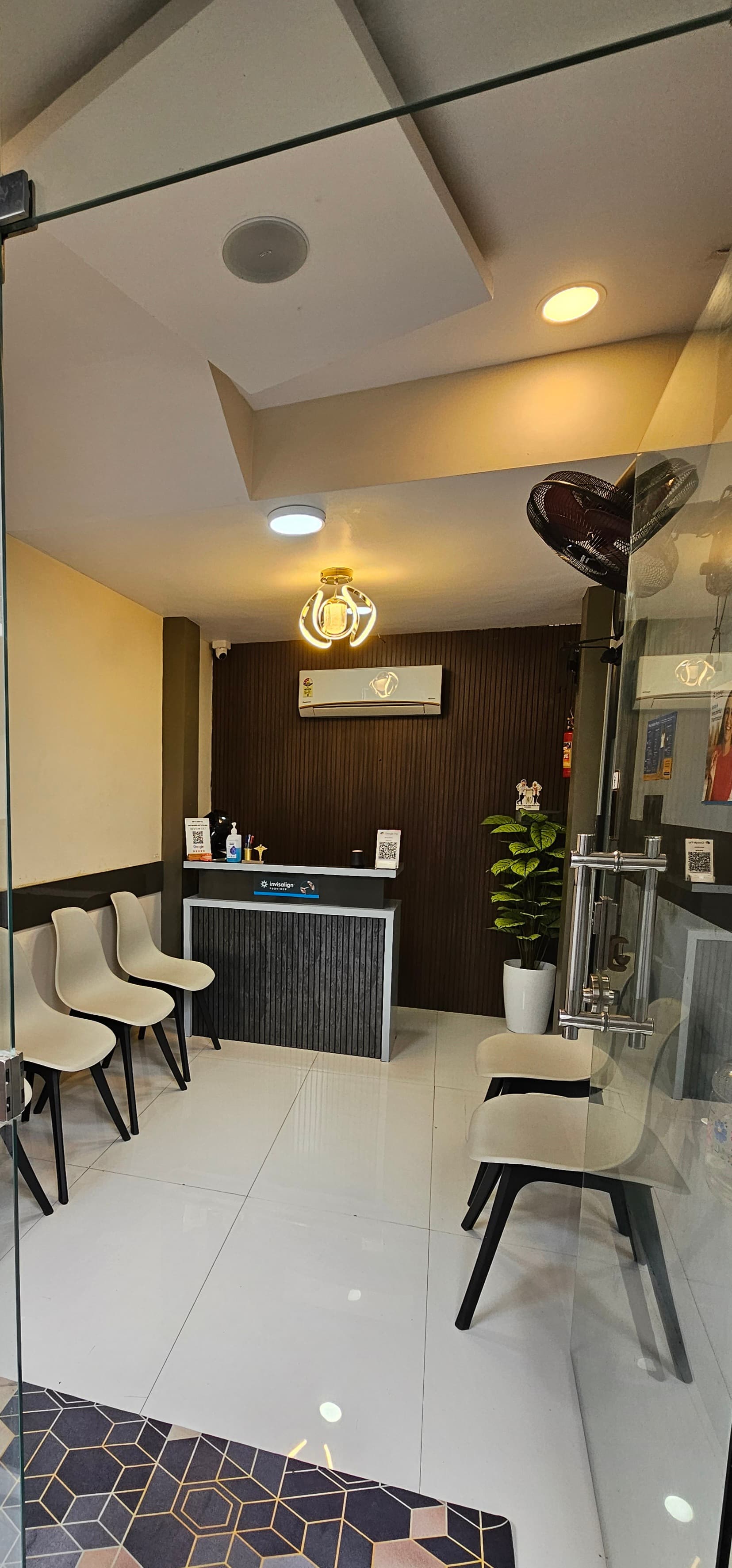 Reception at META DENTAL