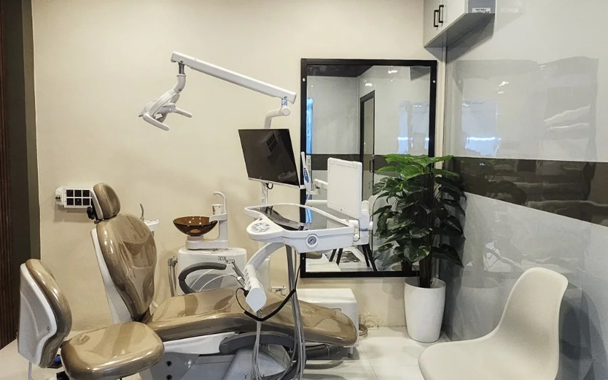 Prepared dental treatment room for urgent care