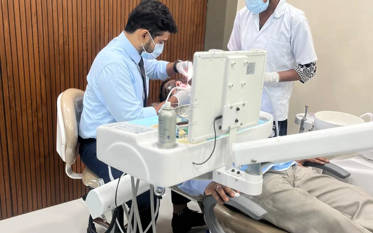 Chairside dental and gum assessment